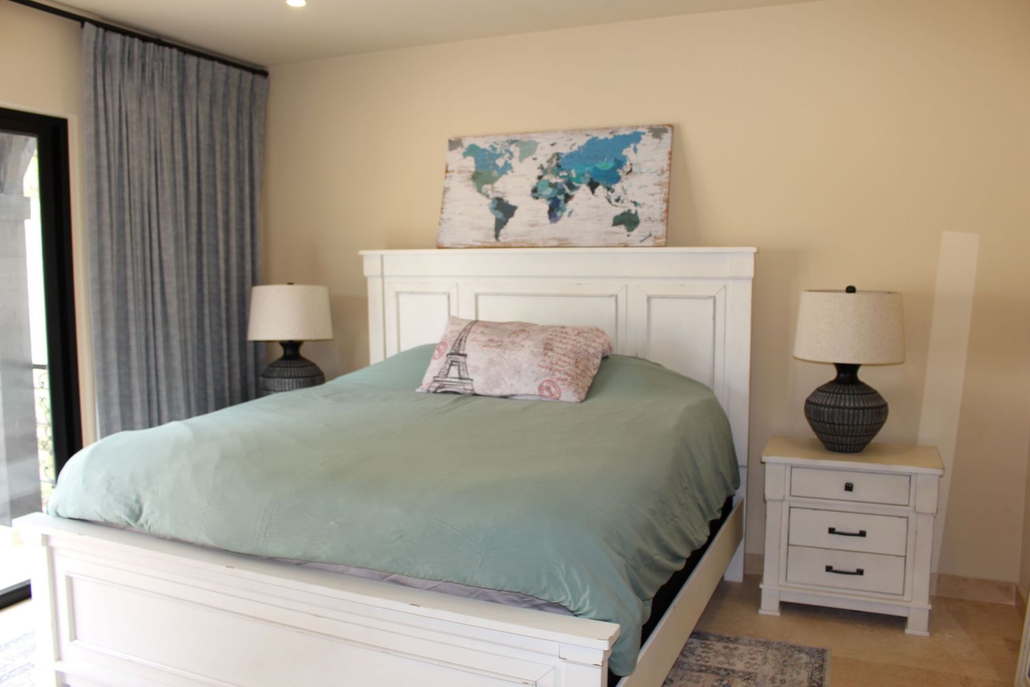 Bedroom 2 - King Size BedwD